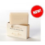 Manuka honing zeepbar met Royal Jelly, zoete amandelolie en geitenmelk. Mild en geschikt voor de gevoelige huid. (blok 125 gram) Manuka honing zeepbar met Royal Jelly, zoete amandelolie en geitenmelk. Mild en geschikt voor de gevoelige huid. (blok 125 gram)